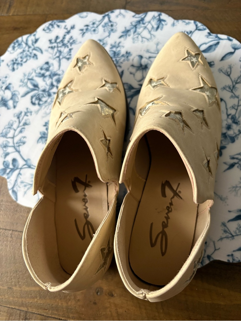 Seven7 Beige Star Cutout Ankle Booties - Picture 5 of 6
